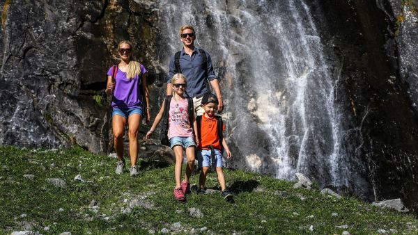 familie-wandern-4-foto-dominic-ebenbichler.jpg
